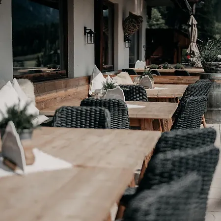 Alpenappartements Cristall 아파트