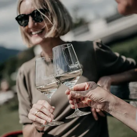 Alpenappartements Cristall 아파트