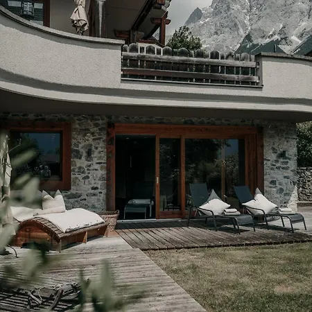 Alpenappartements Cristall 아파트