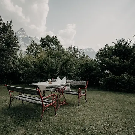 Alpenappartements Cristall 아파트