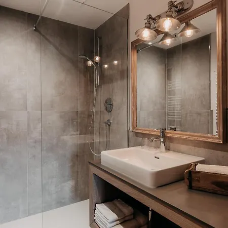 Alpenappartements Cristall 에르발트