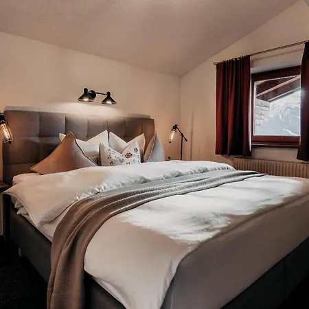 Alpenappartements Cristall 아파트