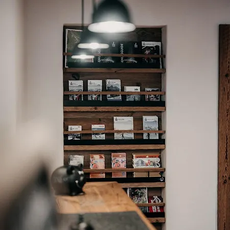 Alpenappartements Cristall 아파트