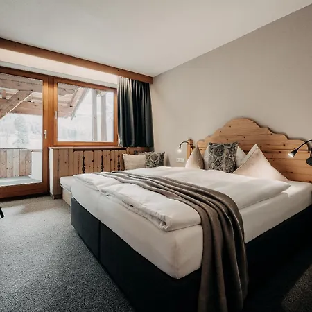 Alpenappartements Cristall 아파트